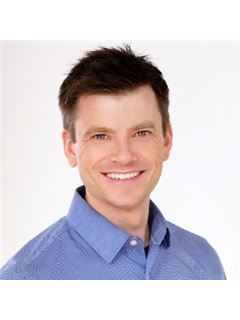 Joey Oslund - RE/MAX Results
