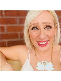 Tracey Rowlan - RE/MAX Alliance