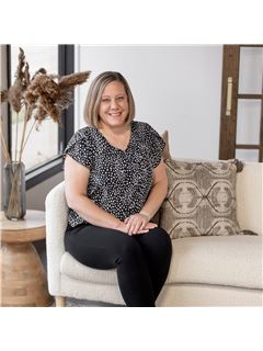 Emily Kasten - RE/MAX Alliance