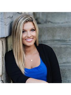 Samantha Hoedebecke - RE/MAX Key Advantage