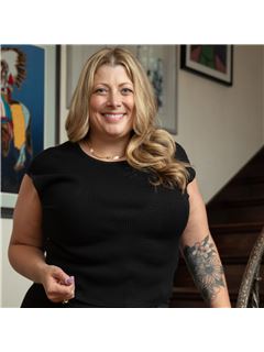 Jamie Kingston - RE/MAX Realty Associates