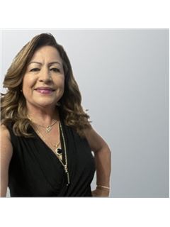 Nelly Santos Thomas - RE/MAX Realty Associates