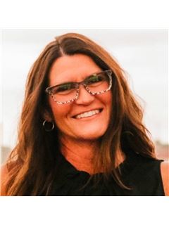 April Barrett – RE/MAX Traders Unlimited – Pekin, Illinois | United States