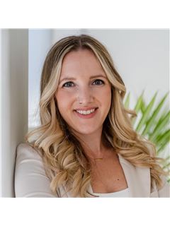 Kylie DeWees - RE/MAX Crossroads Properties