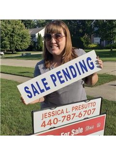 Jessica Presutto - RE/MAX Crossroads Properties