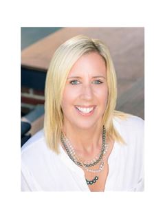 Lisa Walker - RE/MAX Real Estate Center