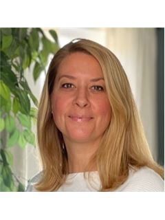 Carrie Bender Chiantera - RE/MAX Executive Realty