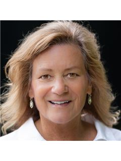 Katie McFadden - RE/MAX North Professionals