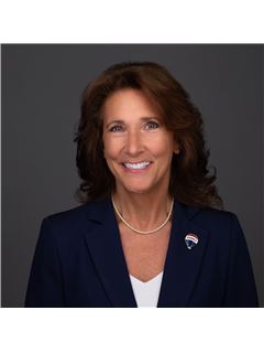 Becky DiPietro - RE/MAX Beacon