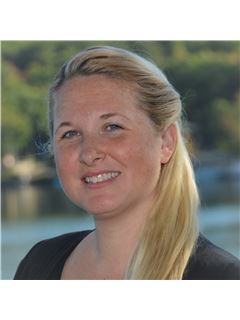 Amanda K Connelly - RE/MAX Innovative Bayside