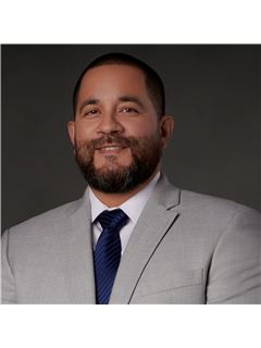 Isander Robles - RE/MAX Executive - Living By The Coast Realty Grou