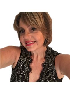Carol Cooney - RE/MAX 1st Choice