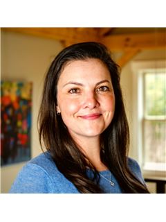 Amanda Kennedy - RE/MAX North Professionals