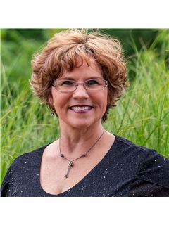 Stacey Larkin - RE/MAX Select Realty