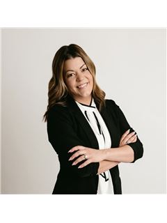 Amanda Hauge - RE/MAX Home Center