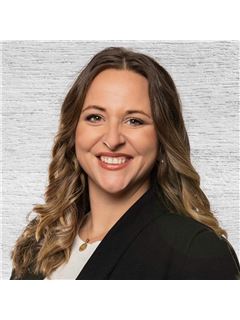 Carly Middleton - RE/MAX Advantage Realty