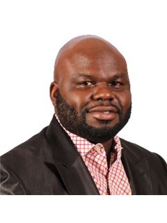 Taiye Akinmboni - RE/MAX United Real Estate