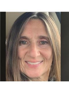 Loura Quinn - RE/MAX Chesapeake