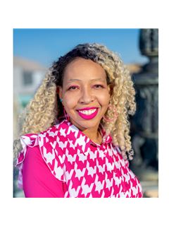 Traevonne McLean - RE/MAX Realty Services