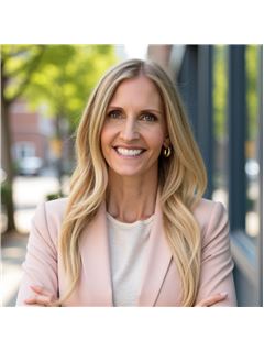 Courtney Kelly - RE/MAX Gateway