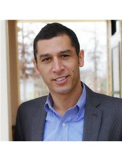 Ashley H. Hearne - RE/MAX Commonwealth