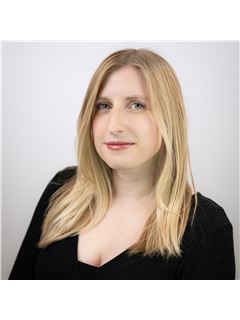 Associate - Rebecca Butler - RE/MAX Town Center