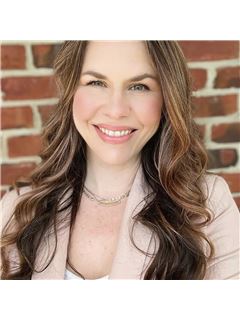 Lindsay Folkerts - RE/MAX Realty Group