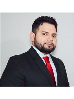 Yonis Vasquez Romero - RE/MAX Town Center