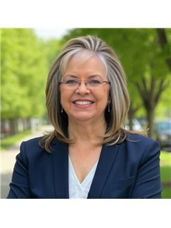 Cindy Lee - RE/MAX Roots