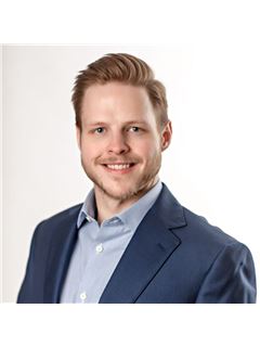 Tanner Pack - RE/MAX Roots