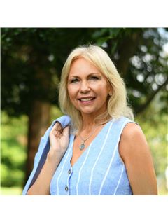 Karen Tyler - RE/MAX Solutions