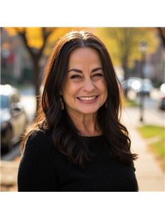 Leanne Bloom - RE/MAX Solutions