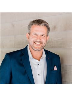 Erik J. Weisskopf - RE/MAX Distinctive