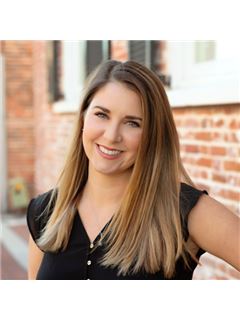 Associate - Bonnie Baumgardner - RE/MAX Real Estate Center