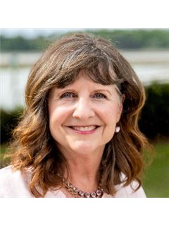 Lori Queen - RE/MAX Island Realty