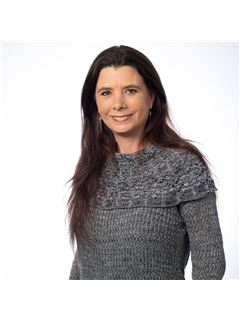 Jessica C. Barefoot - RE/MAX Summit