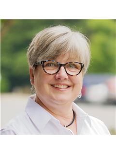 Jeanette Wade - RE/MAX Executive
