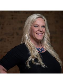 Stacy Sullivan - RE/MAX Crossroads