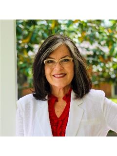 Lynette Garner - RE/MAX Central Realty