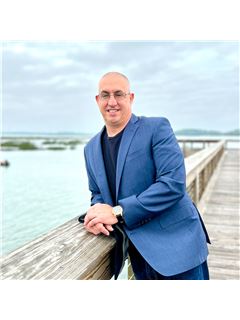 Stacy Benedik - RE/MAX Island Realty