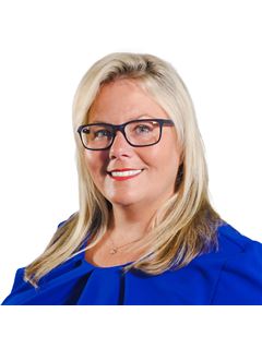 Stefanie Scheubert - RE/MAX Destination Realty