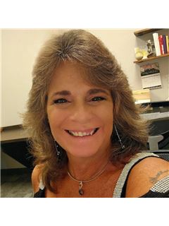 Mollie A George PA - RE/MAX Champions