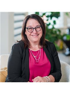 Susan Smith - RE/MAX Town & Country Realty
