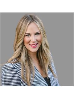 Jennifer Christ - RE/MAX Town & Country Realty