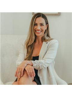 Caitlin Sweinsberger - RE/MAX Alliance Group