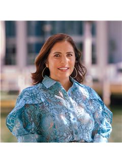 Carolina B Arceo - RE/MAX Advance Realty II