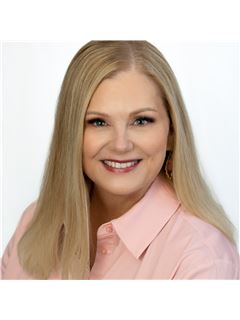 Christine Bowen - RE/MAX Town & Country Realty