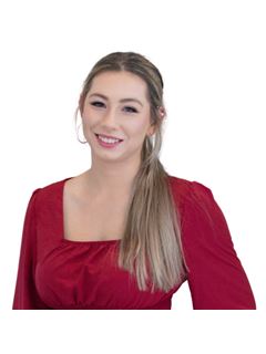 Shelby Buck - RE/MAX Town & Country Realty