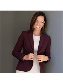 Ashley Aviolla - RE/MAX Champions