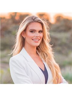 Shelby Martin - RE/MAX Town & Country Realty